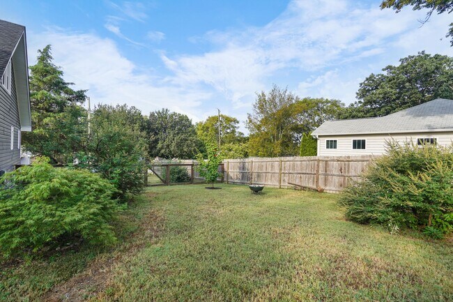 Building Photo - 520 Elgin St