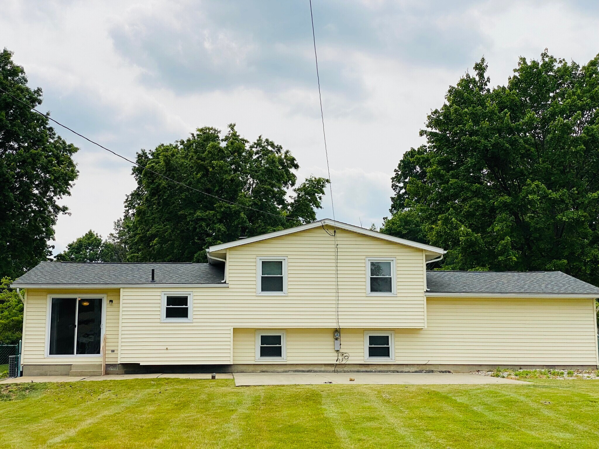 Building Photo - 2047 Zircon St NE