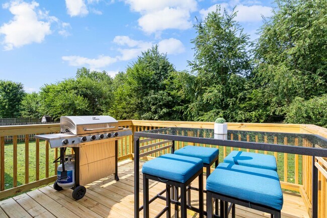 Building Photo - Beautiful Clarksville Home - Great Location!