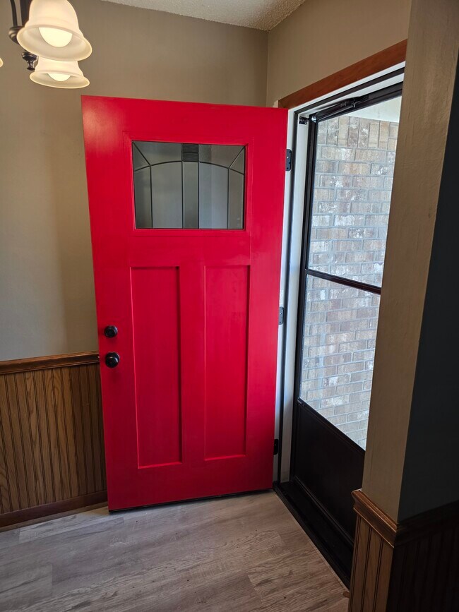 Building Photo - 1107 Davis Dr