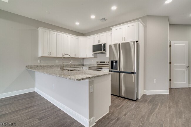 Building Photo - 809 Agnes Ave