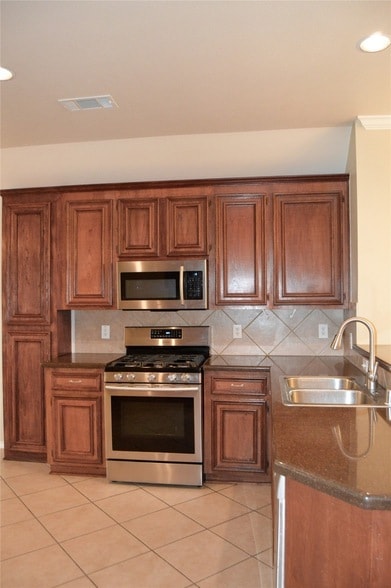 Building Photo - 17115 Sheffield Pines Ln