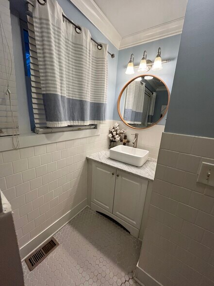 Building Photo - 1260 Francis St NW