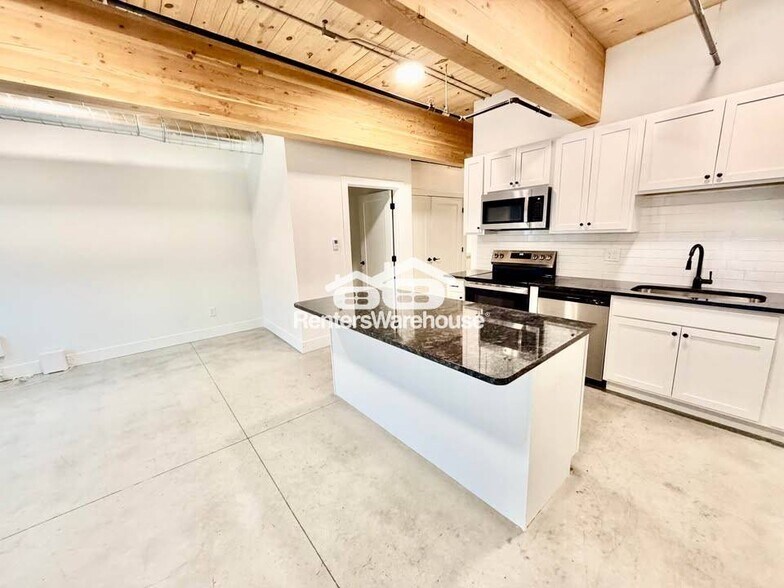 Building Photo - 2701 Ingersoll Ave