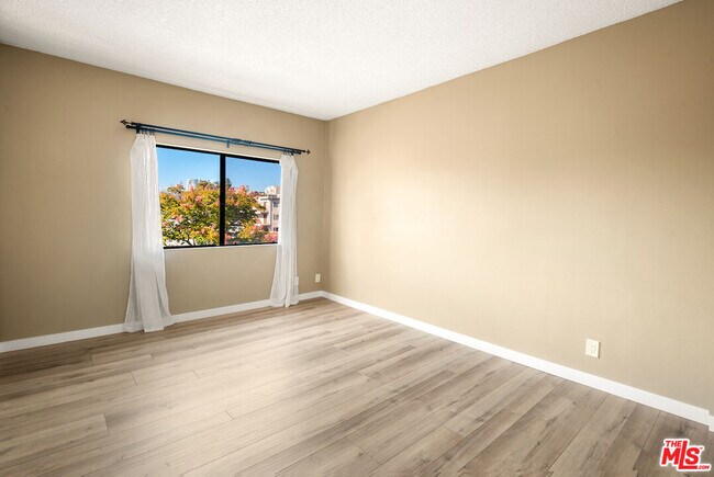 Building Photo - 1944 Glendon Ave