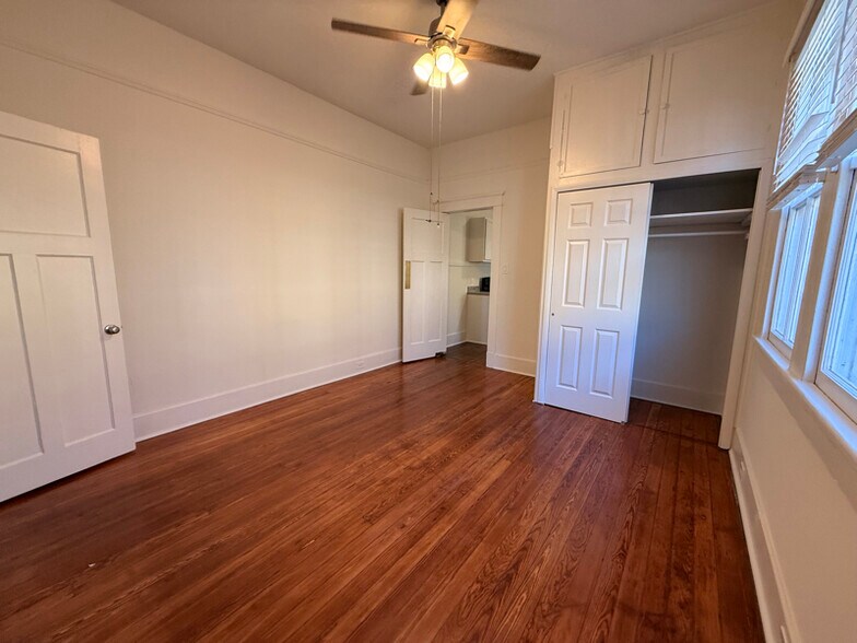 Building Photo - 2925 Bruxelles St