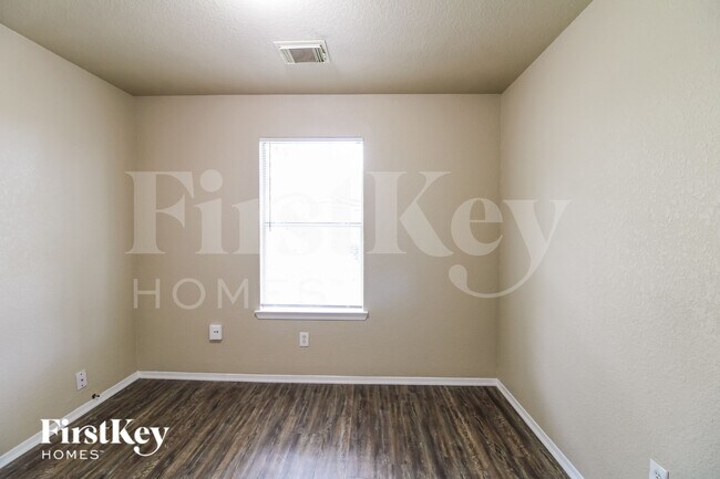 Building Photo - 1661 Nichole Woods Dr