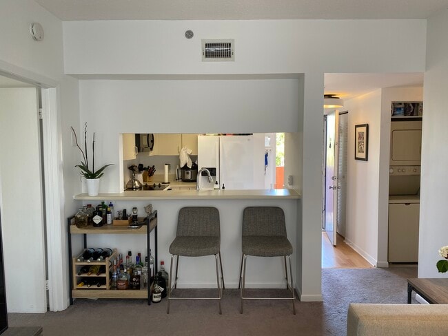 Building Photo - 2756 Day Ave