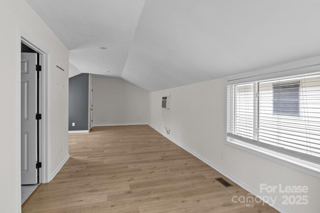 Building Photo - 765 N Church St