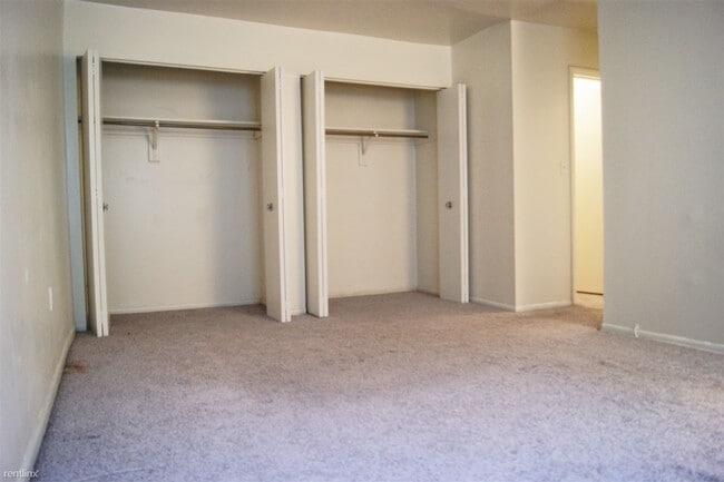 Building Photo - 2 br, 1 bath  - 14 Mountbatten Ct Apt 203