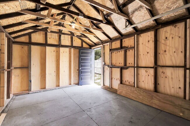 Building Photo - $2,295 - 2 Bed, 1 Bath Newly Renovated Hom...