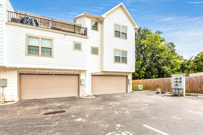 Building Photo - 208 Thompson Park Dr