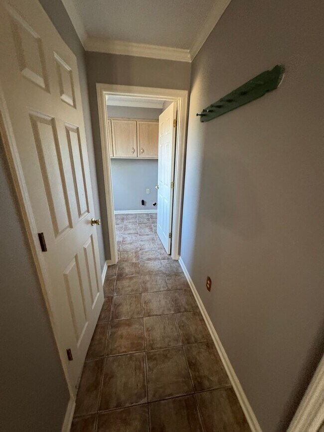 Building Photo - ** AVAILABLE NOW ** in Waterford Subdivision