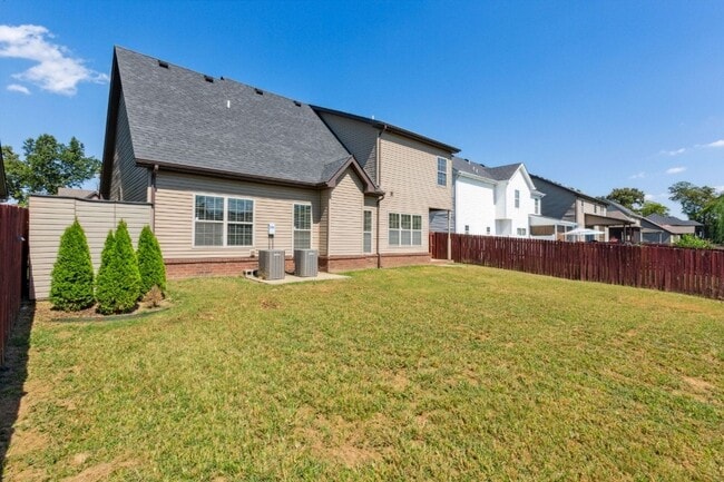 Building Photo - 1275 Golden Eagle Way