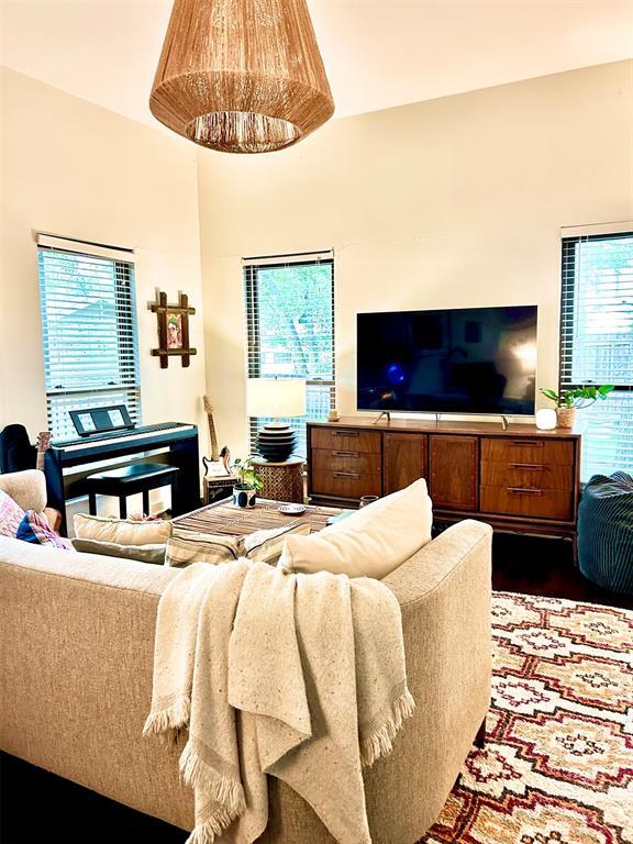 Building Photo - 1801 Holly Hill Dr