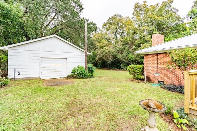 Building Photo - 3 Bedroom Home in Convenient Location