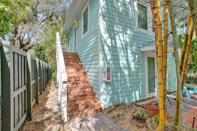Building Photo - 1115 4th St
