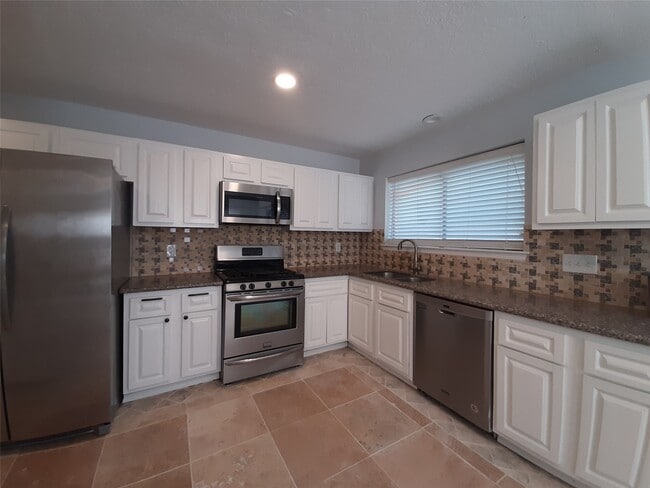 Building Photo - 8 Fawnchase Ct