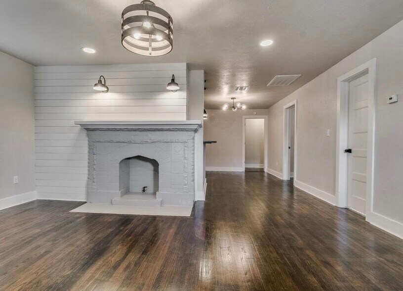 Building Photo - 1121 NW 43rd St