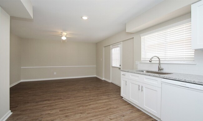 Building Photo - 1547 Airline Dr