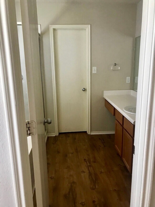 Building Photo - GREAT HOME! GREAT LOCATION