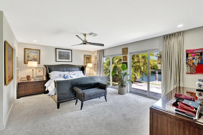 Building Photo - 1981 Coral Gardens Dr