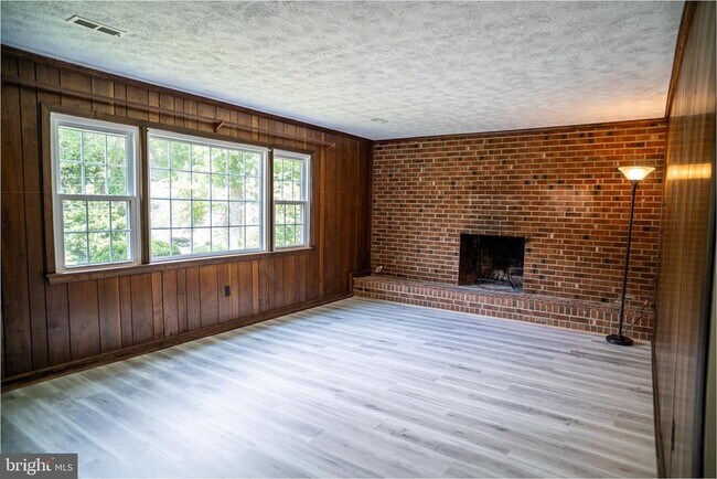 Building Photo - 5012 Larno Dr