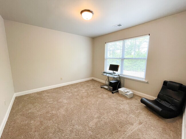 Building Photo - 10 Manzanita Ct