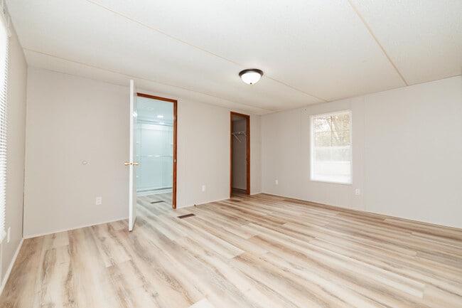 Building Photo - 4680 Hardy Adams Rd