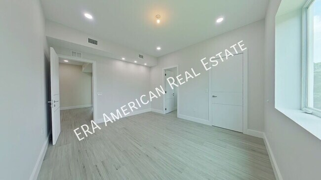 Building Photo - 5468 Cimmeron Ct