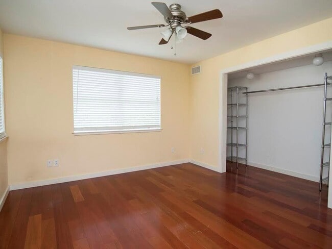 Building Photo - 1906 Woodland Ave