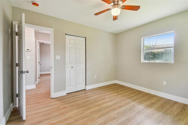 Building Photo - 951 Lantana Ave