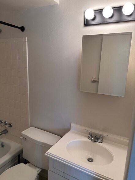 Building Photo - 5 Robbie Ridge