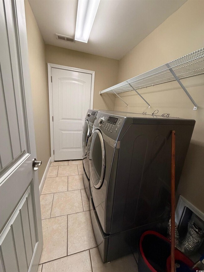 Building Photo - 619 Uniola Dr