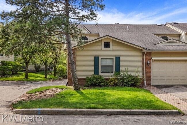 Building Photo - 5652 Drake Hollow Dr E