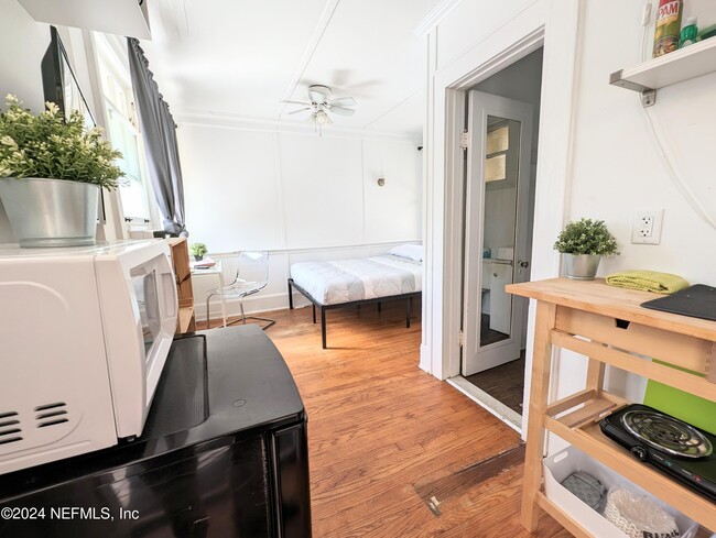 Building Photo - 2727 Riverside Ave