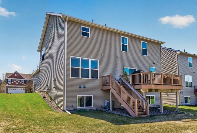 Building Photo - 15275 Plumstone Dr