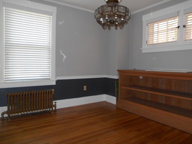 Building Photo - 615 Greendale Ave