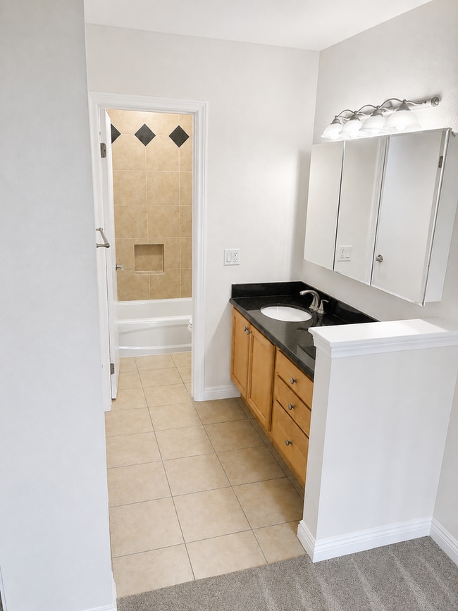 Building Photo - 4860 Rolando Ct
