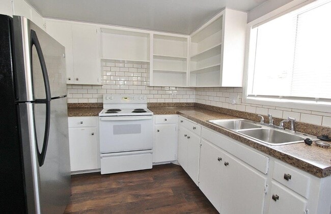 Building Photo - Charming Single-Level Studio Home