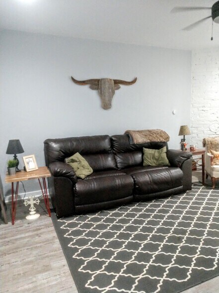 Building Photo - 110 Handler St