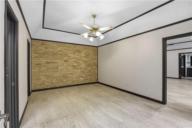 Building Photo - 21 Toronto Ave