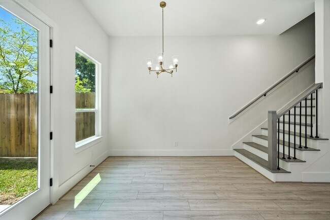 Building Photo - 7131 Eastwood St
