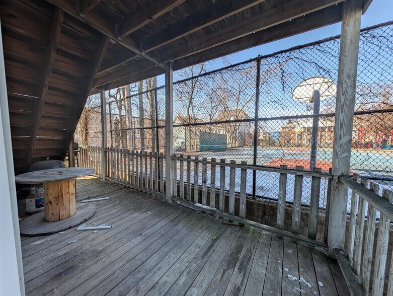 Building Photo - 5 Lowell Cir