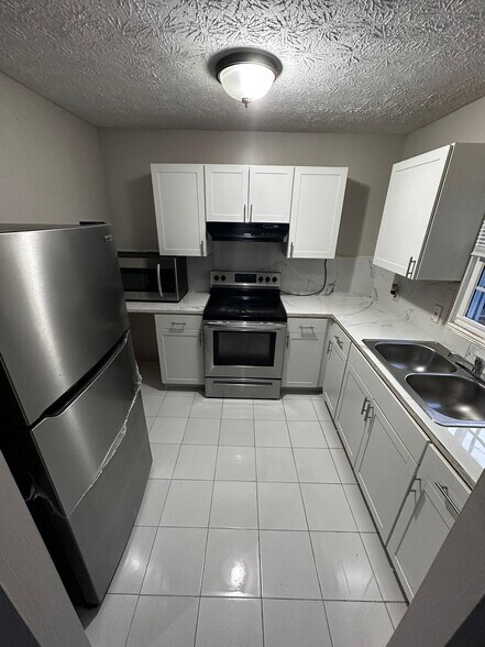 Building Photo - 1750 Kristi Dr