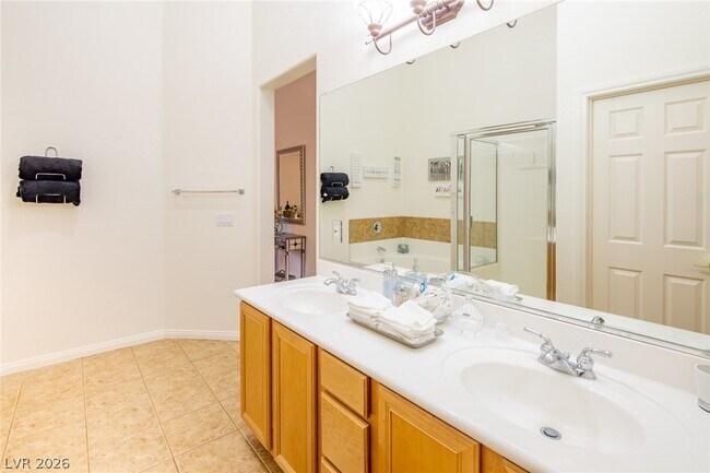 Building Photo - 10916 Bandol Pl