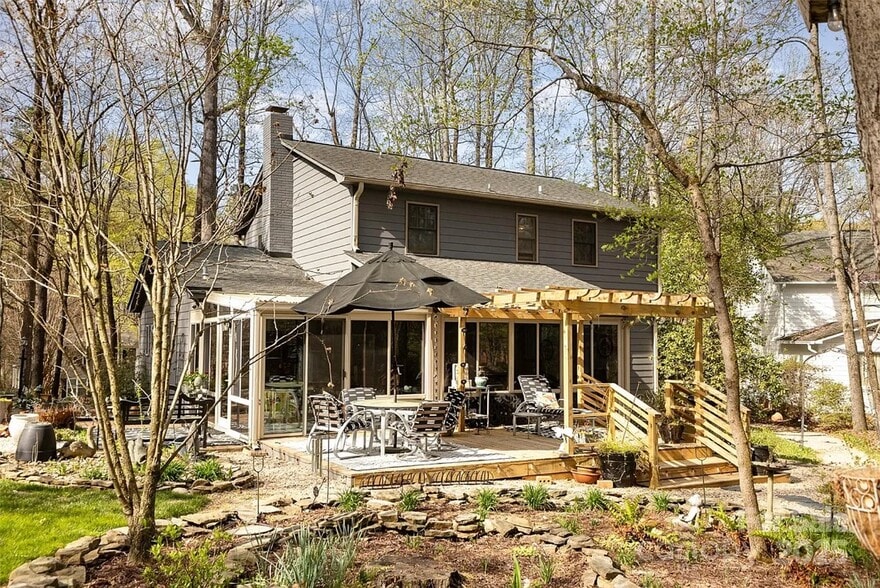 Building Photo - 929 Autumnwood Ln