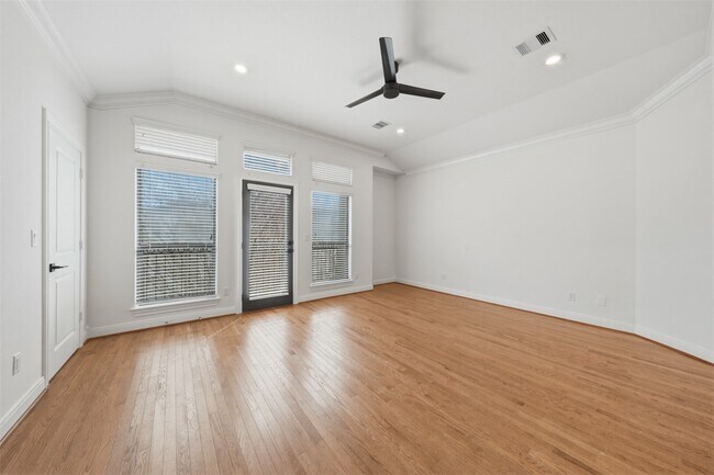 Building Photo - 6130 Hamman St