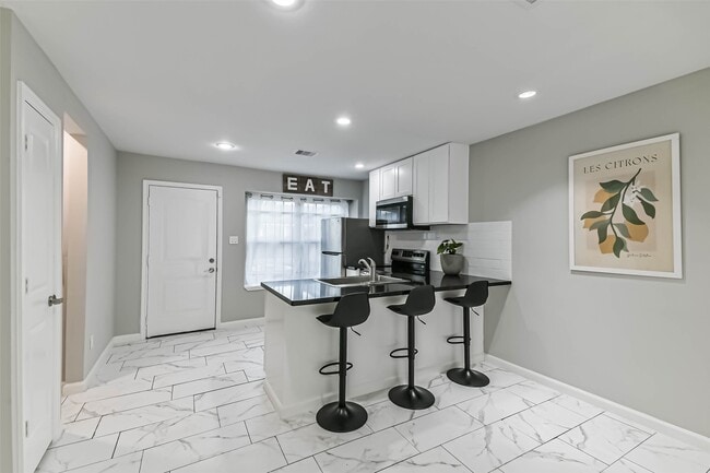 Building Photo - 6853 Chasewood Dr