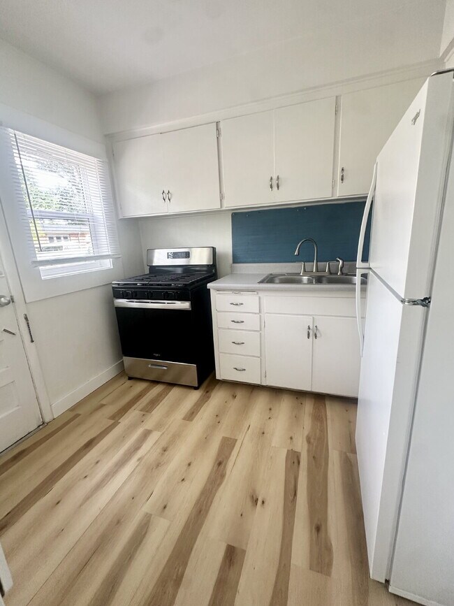 Building Photo - Cozy 1 Bedroom in Central Cheyenne